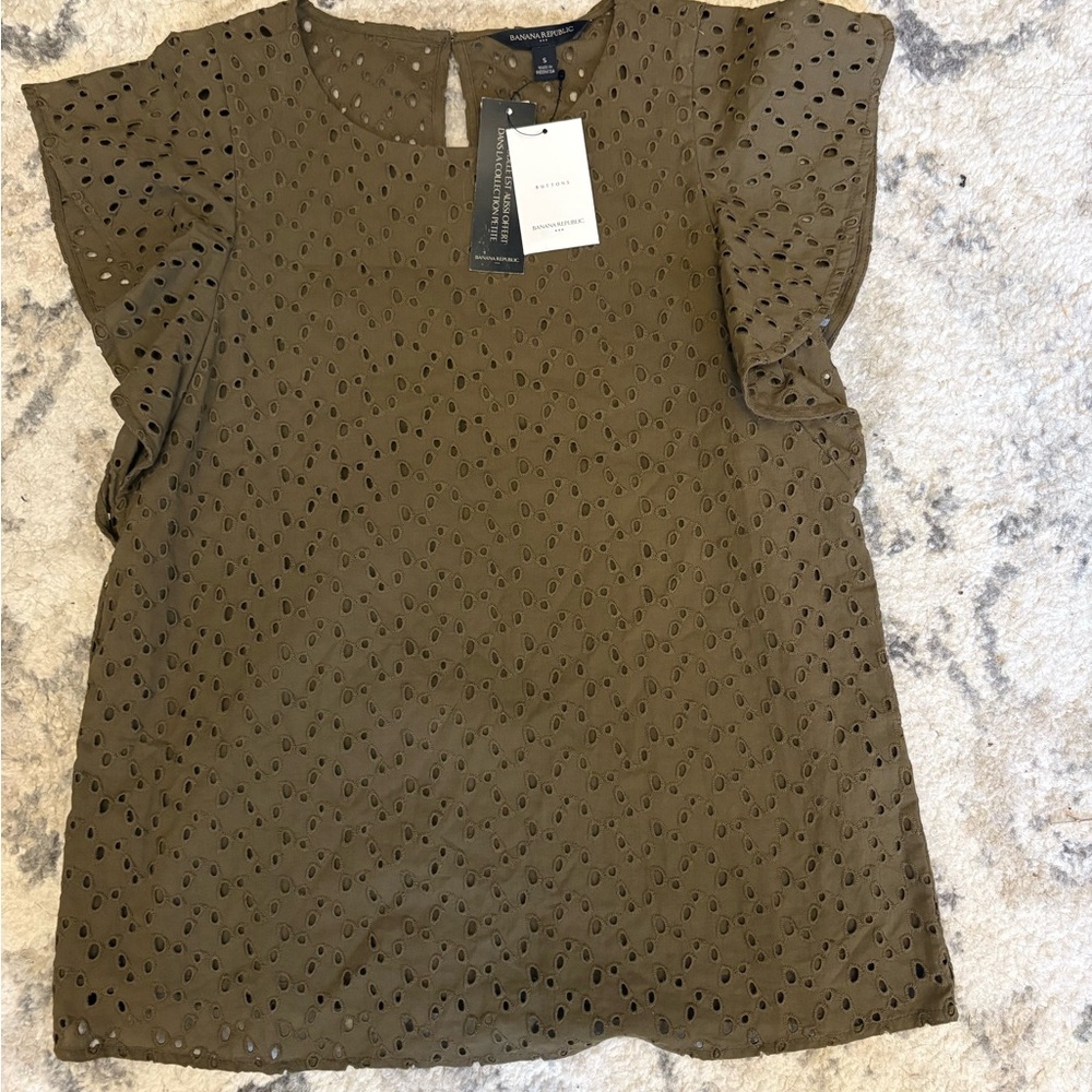 NWT Banana Republic Olive Eyelet Women's Top Flutter Sleeve Size Small